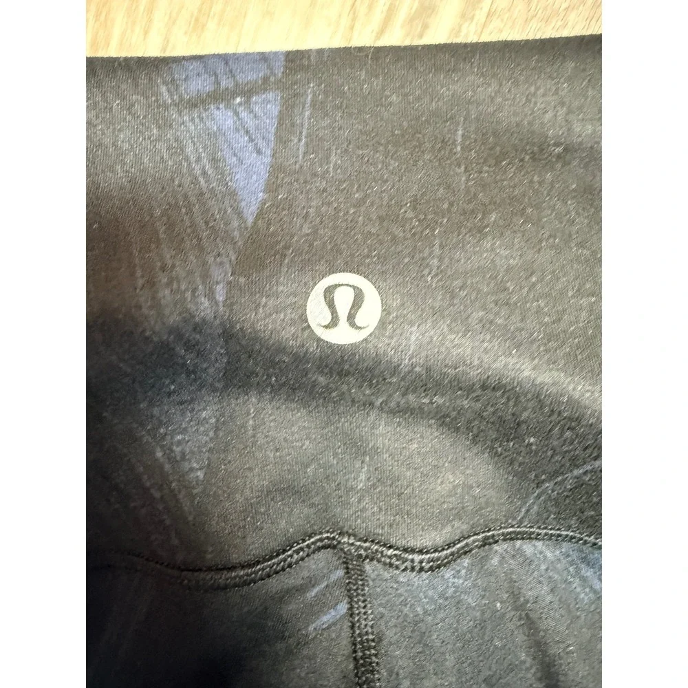 Lululemon High Rise Crop Leggings Navy Blue Black Abstract‎ Print Size 4